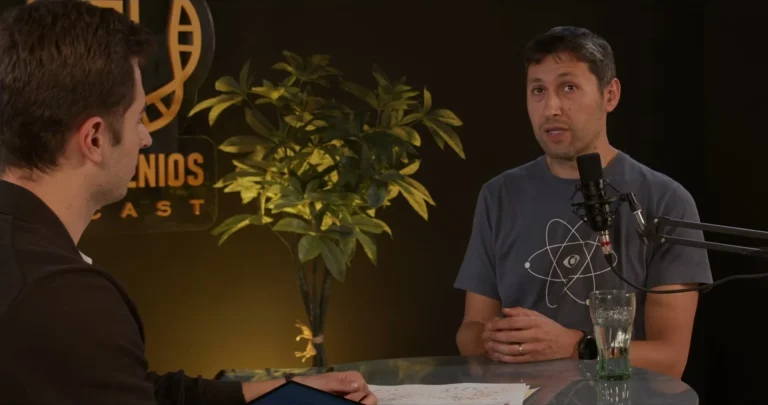 Fotograma del episodio «Infografista científico: la profesión que nadie conoce» del pódcast Genes y Genios